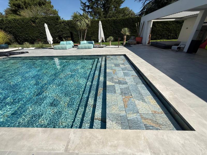 Rénovation complète piscine avec remplacement pièces à sceller, volet immergé et carrelage à Aix-en-Provence