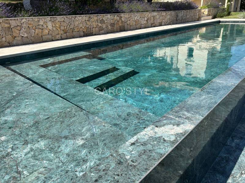 Piscine Aix en provence carrelage 